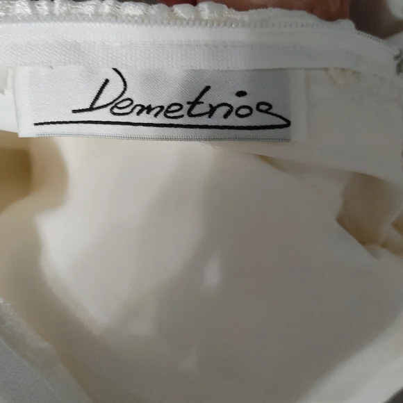 VINTAGE 90'S DEMETRIOS LACE OVERLAY WEDDING DRESS WITH TRANE, OFF-WHITE/WHITE 10 - Picture 16 of 16